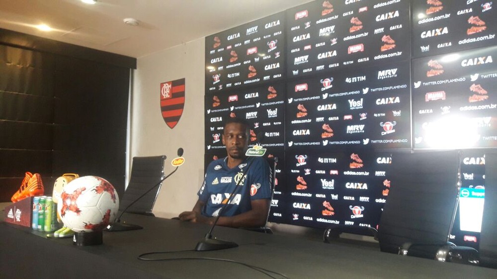 Juan diz que Diego é referência e pede compreensão para torcedores do Fla