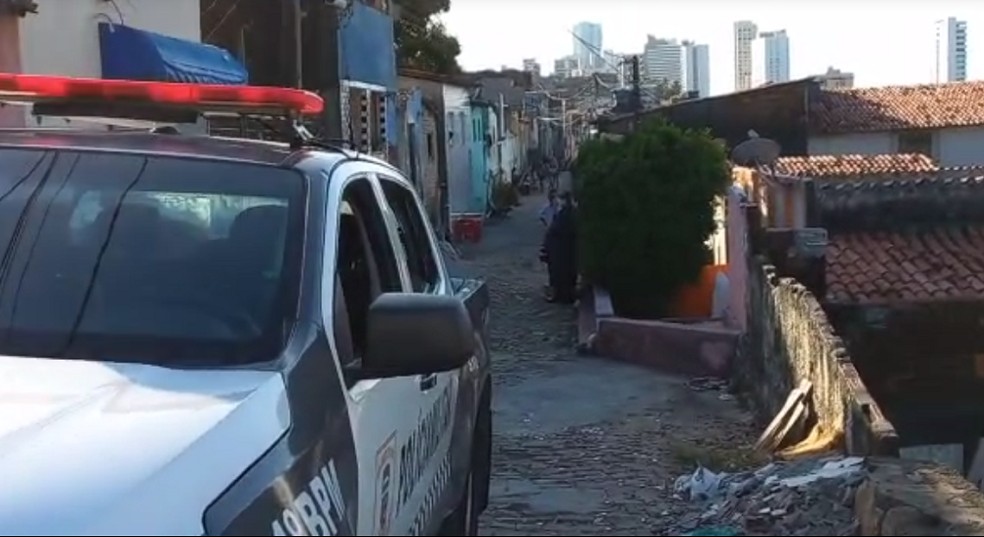Crime aconteceu na Rua Atalaia, em Mãe Luiza, na Zona Leste de Natal — Foto: Blog Plantão Policial RN
