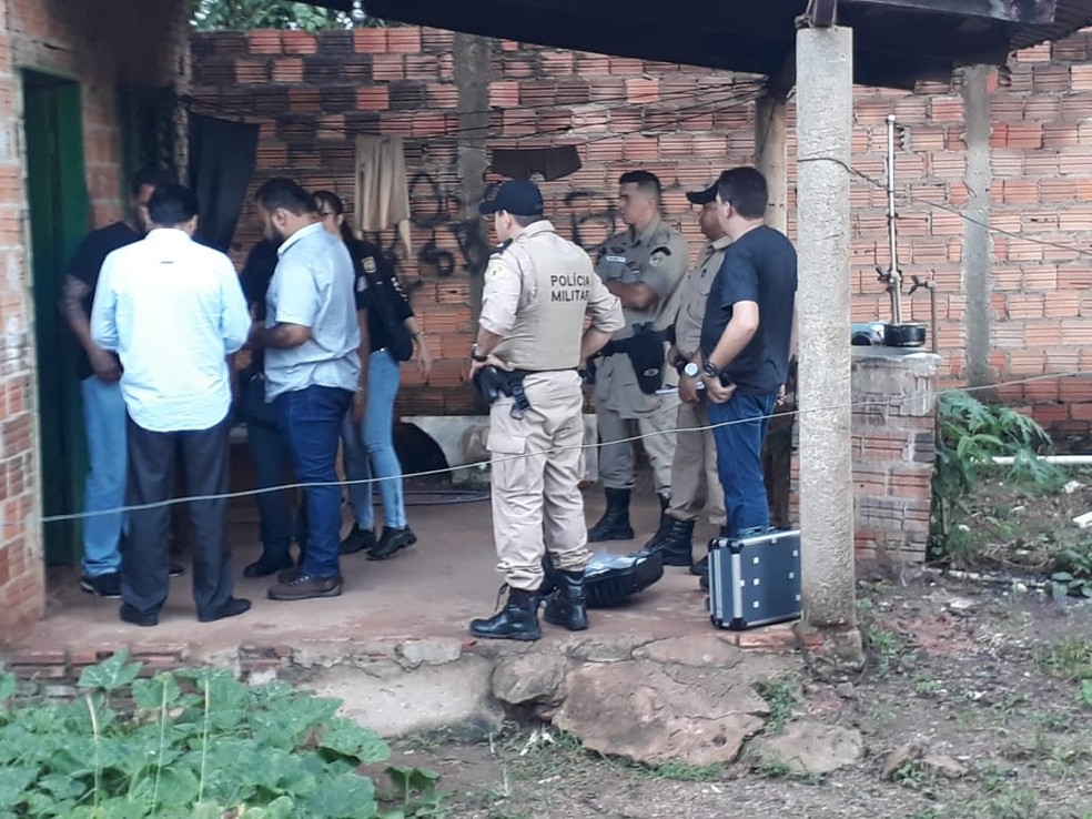 Crime foi dentro de uma casa no setor Nova Fronteira — Foto: Débora Ciany/TV Anhanguera