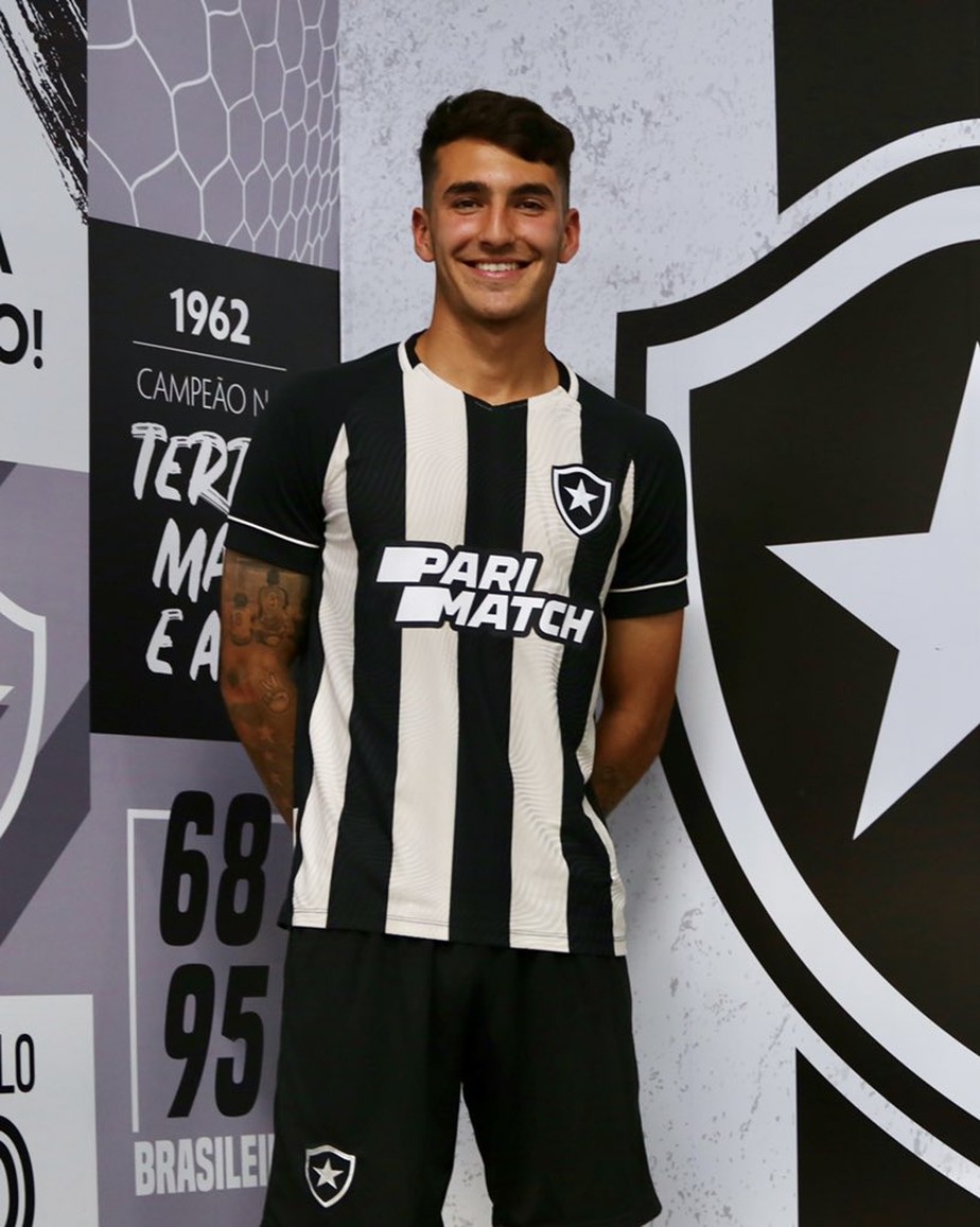Botafogo anuncia a contratação do filho de Loco Abreu