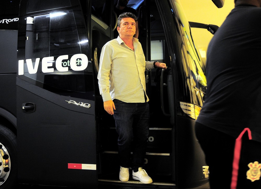 Atrás de reforços para o Corinthians, Andrés Sanchez vai à Espanha e Inglaterra