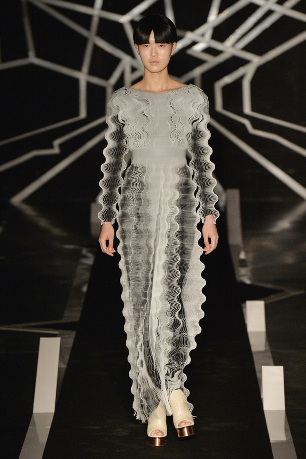 #SuzyCouture Iris van Herpen: Haute Couture's High-Tech - Vogue | en