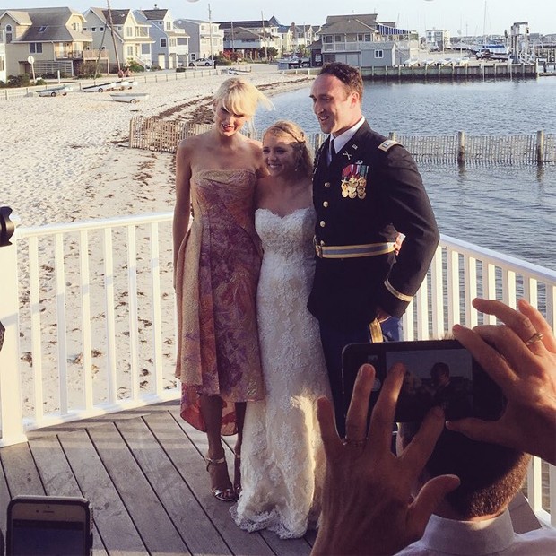 Taylor Swift was moved by the groom's story and decided to attend the wedding and sing meaningful music (Photo: Playback / Twitter)