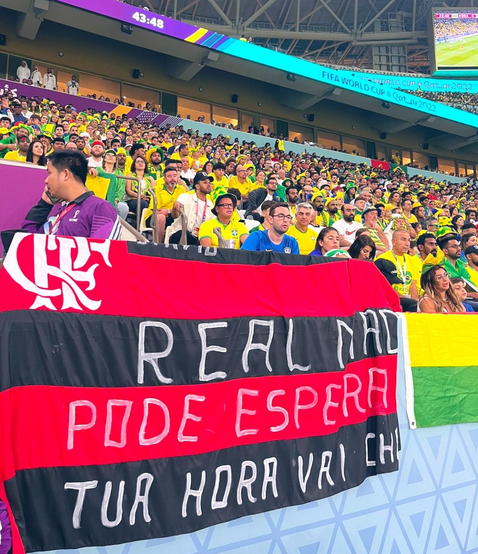 Fla Qatar marca presen&ccedil;a em jogo do Brasil e manda recado ao Real Madrid &mdash; Foto: Aran Rotbande/ About Avisit