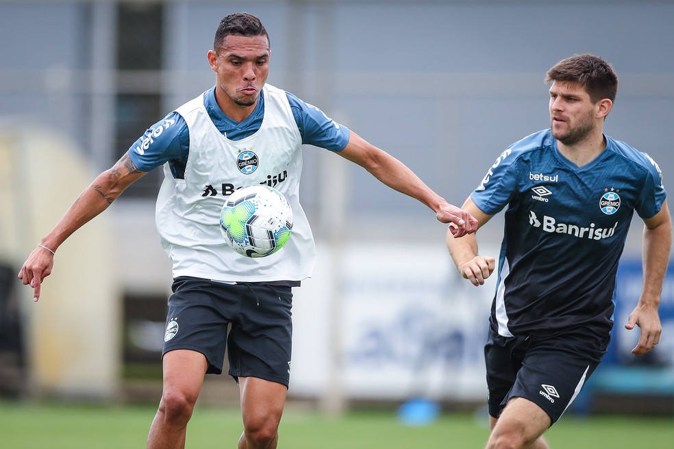 Grêmio concentra titulares e mantém mistério para jogo contra o Bragantino
