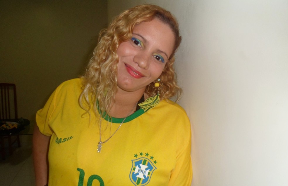 Moradora de Noronha viaja para fazer surpresa de aniversário ao filho e morre de Covid-19 no Recife