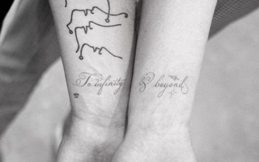 Joe Jonas E Noiva Atriz Fazem Tatuagem Com Referencia A Toy Story Ao Infinito E Alem Monet Celebridades