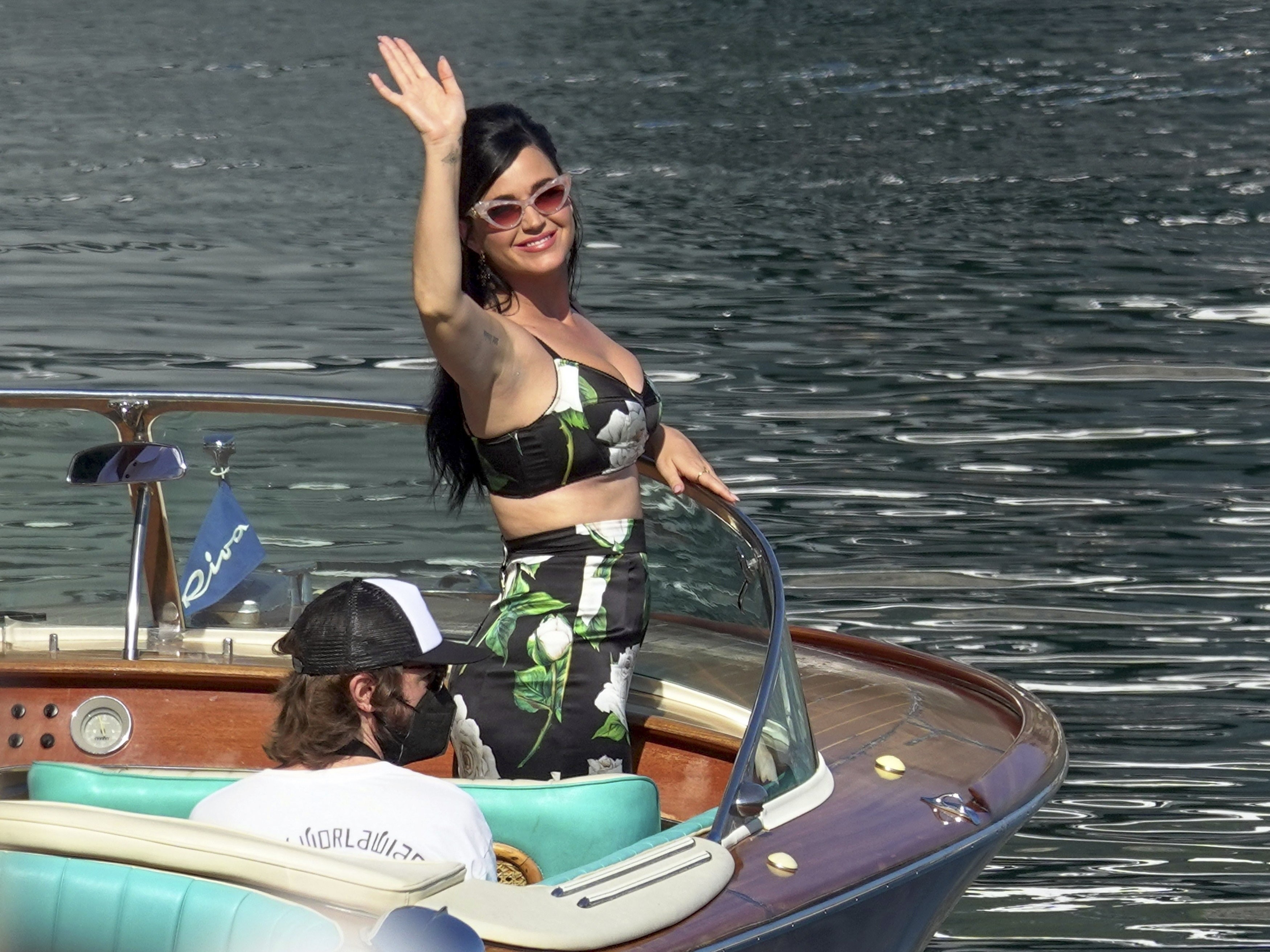 Katy Perry estava rodando novo comercial da grife Dolce & Gabbana na Itália (Foto: The Grosby Group)