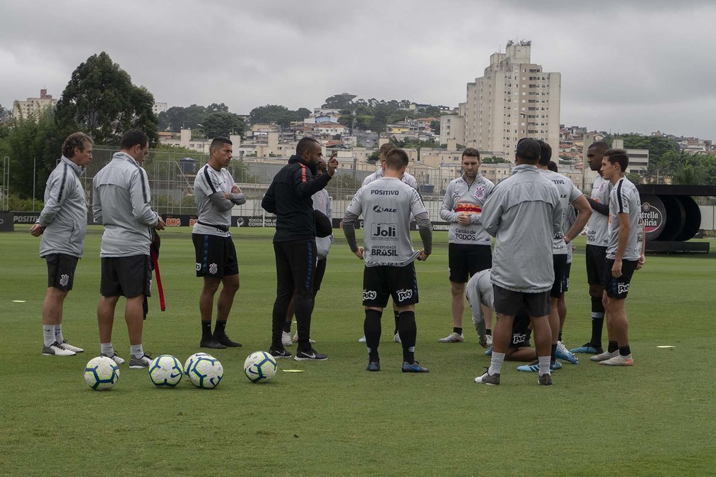 Timão segue preparação e Pedrinho e Avelar devem ser desfalques contra o Atlético-MG; veja o provável time