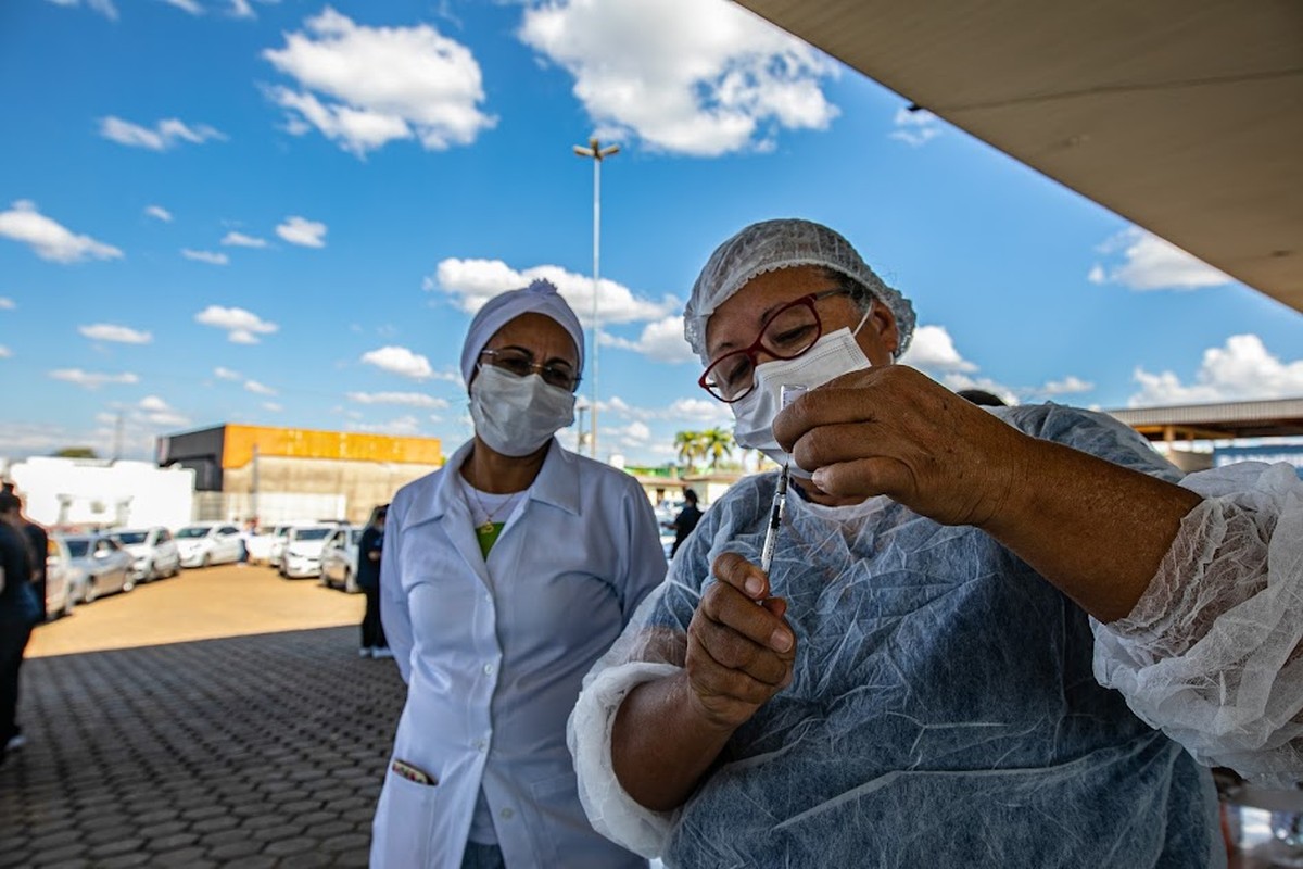 Drive-thru de vacinação contra a Covid-19 é realizado no sábado (24) em Ji-Paraná, RO - Vimarsana News
