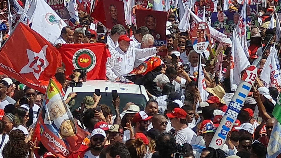 Lula participa de passeata em Salvador nesta sexta (30)  Foto: Itana Alencar/g1