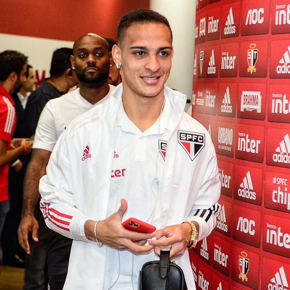 Entenda por que Antony ficou fora até do banco de reservas do São Paulo no clássico