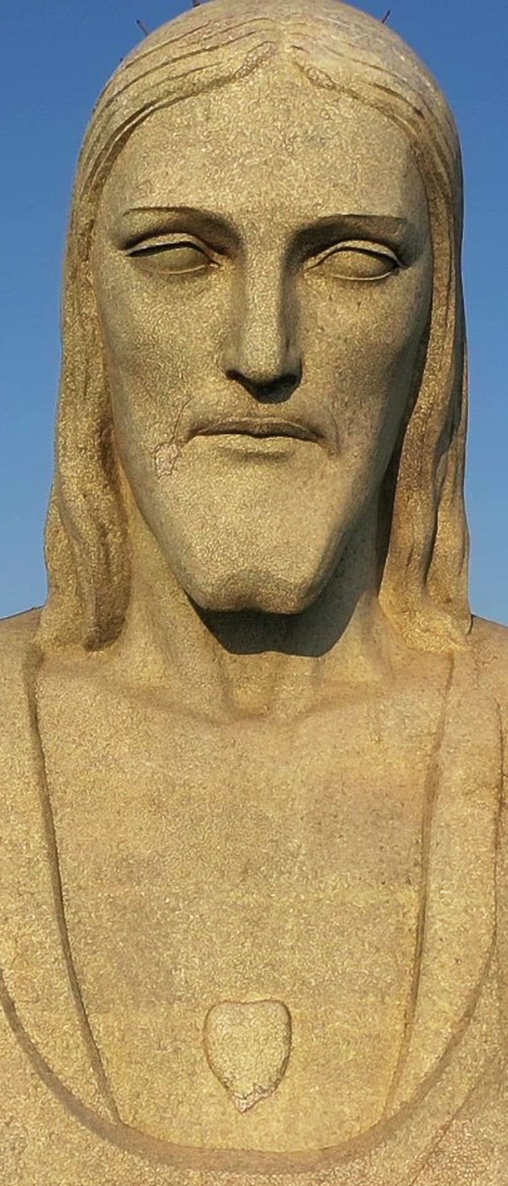 Detalhe do rosto e do coração do Cristo Redentor — Foto: g1