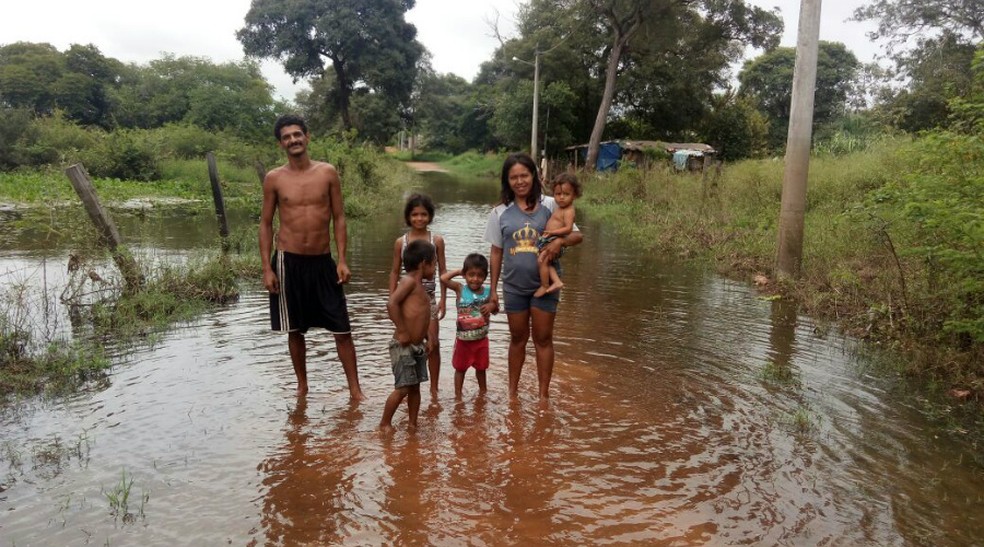 Famílias dos bairros Pantanal, Maria do Rosário e Nova Miranda já estão com casas alagadas em razão da cheia do Rio Miranda (Foto: Defesa Civil de MS/Divulgação)