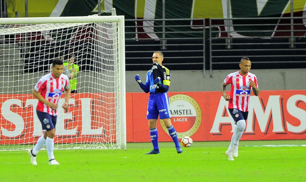 Após vaias no intervalo, Prass analisa torcida do Palmeiras: 