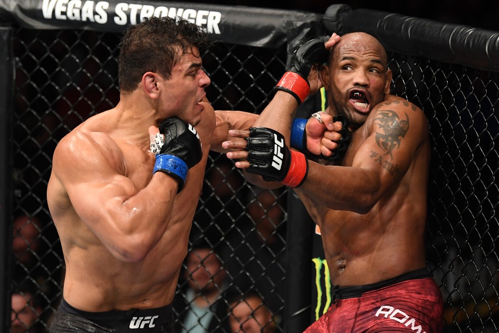 Paulo Borrachinha venceu Yoel Romero no UFC 241, em agosto do ano passado — Foto: Josh Hedges/Getty Images