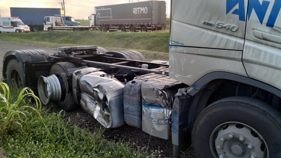 Acidente aconteceu na PR-445, em Cambé — Foto: PRE/Divulgação