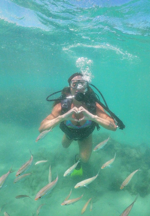 Juju Salimeni abre álbum de fotos subaquáticas (Foto: Reprodução/Instagram)