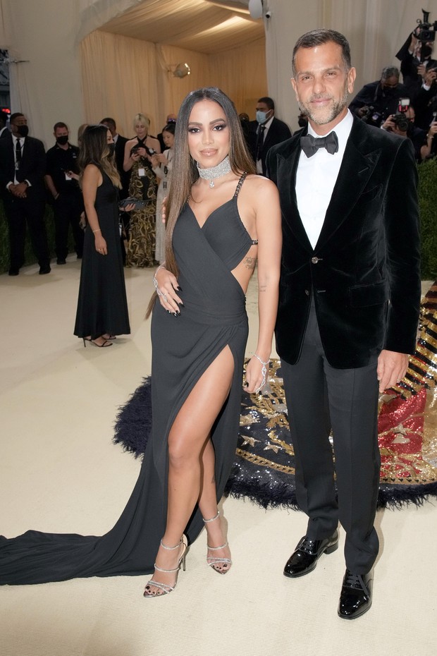 Anitta e Alexandre Birman no Met Gala 2021, em Nova York NEW YORK, NEW YORK - SEPTEMBER 13: Anitta and Alexandre Birman attend The 2021 Met Gala Celebrating In America: A Lexicon Of Fashion at Metropolitan Museum of Art on September 13, 2021 in New York City. (Photo by Jeff Kravitz/FilmMagic) (Foto: FilmMagic)