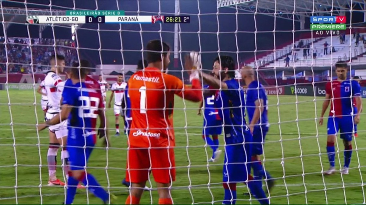 Atlético-GO 1x0 Paraná: veja o pênalti defendido por ...