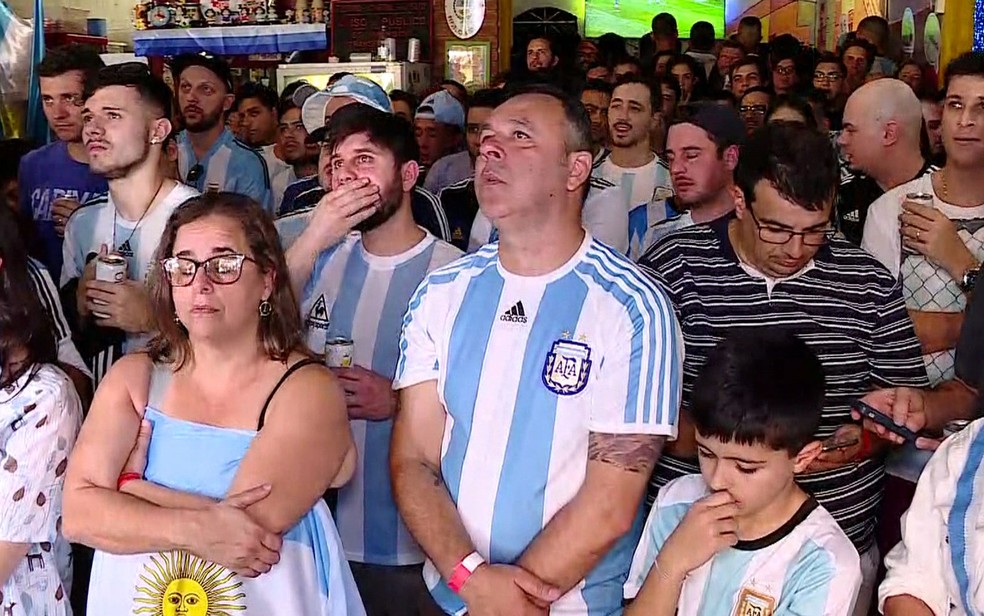 Torcedores da Argentina acompanham jogo em bar na Mooca (Foto: GloboNews/ReproduÃ§Ã£o)