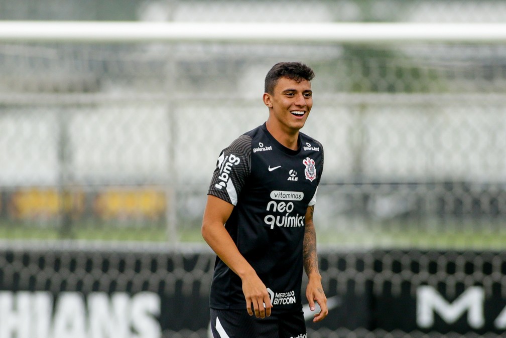 Sylvinho deve insistir em Mantuan por melhora ofensiva do Corinthians