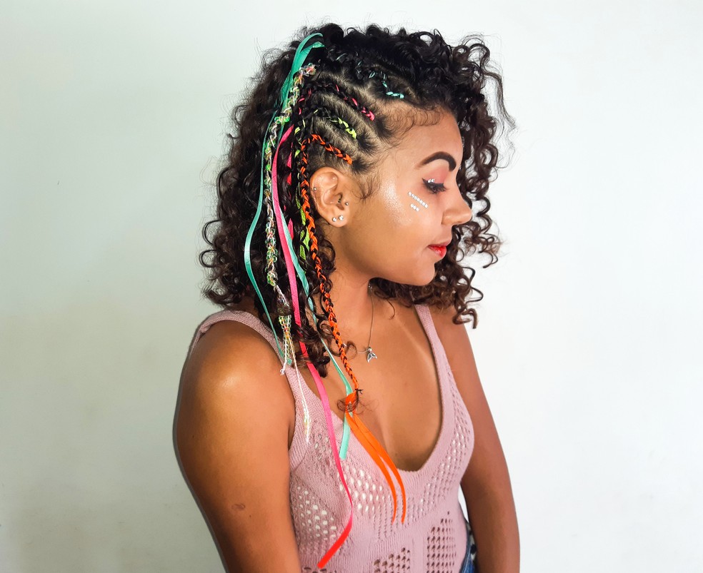 Penteados para carnaval misturam tranças, cores e brilho; veja tutorial |  Carnaval 2020 no Distrito Federal | G1