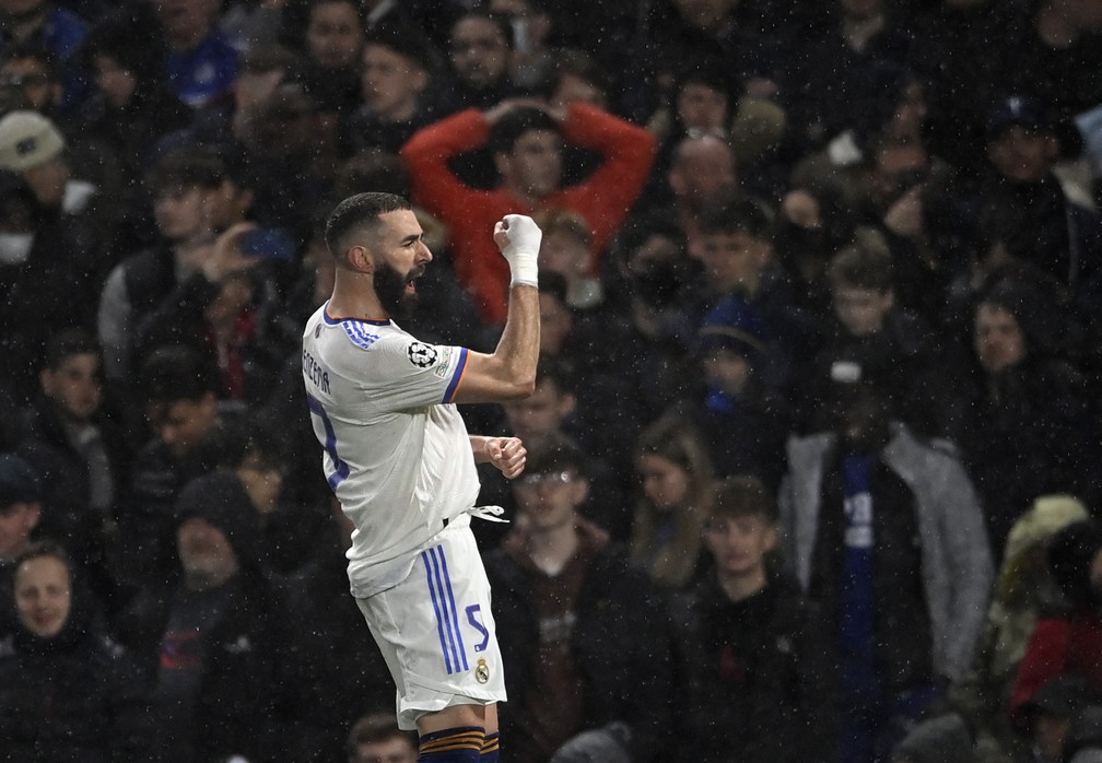 Benzema comemora gol pelo Real Madrid contra o Chelsea — Foto: Reuters