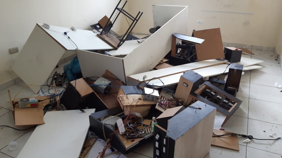 Polícia Civil fecha casa de jogos de azar em Natal e apreende 13 máquinas 'caça-níqueis' — Foto: Sérgio Henrique Santos/Inter TV Cabugi