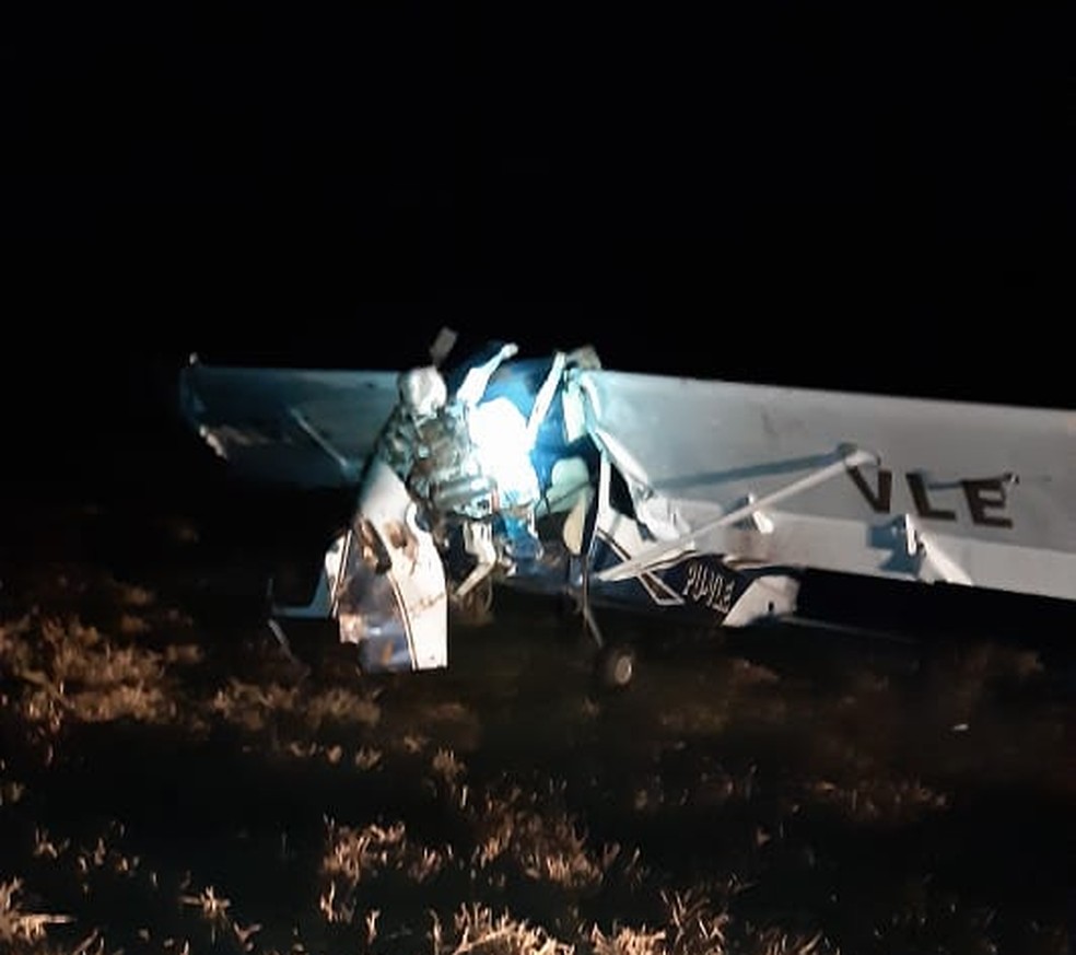 Autoridades investigam causas da queda de aeronave em Araguainha  Foto: Corpo de Bombeiros/Cedidas