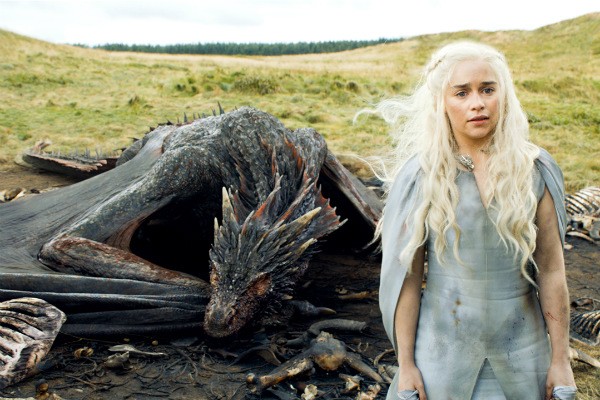 Actress Emilia Clarke in a scene from Game of Thrones (Photo: Reproduction)