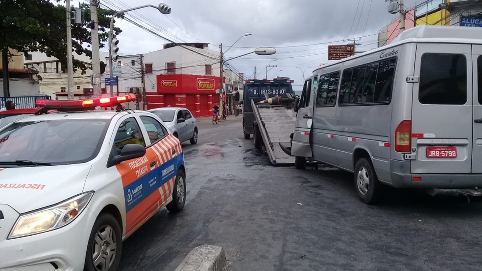 Acidente ocorreu na Avenida Dorival Caymmi, no bairro do ItapuÃ£, em Salvador â?? Foto: Cid Vaz/TV Bahia