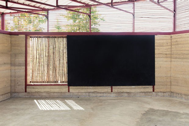 Escola na Tailândia é construída com materiais naturais e técnicas locais (Foto: Divulgação)