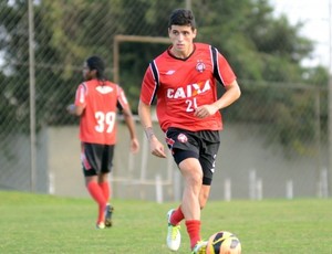 Zagueiro Dráusio no CT do Caju (Foto: Site oficial do Atlético-PR/Divulgação)