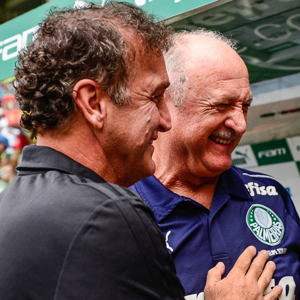 Cuca e Felipão se abraçam: eles se encontraram na semifinal do Paulistão — Foto: Renato Pizzutto/BP Filmes