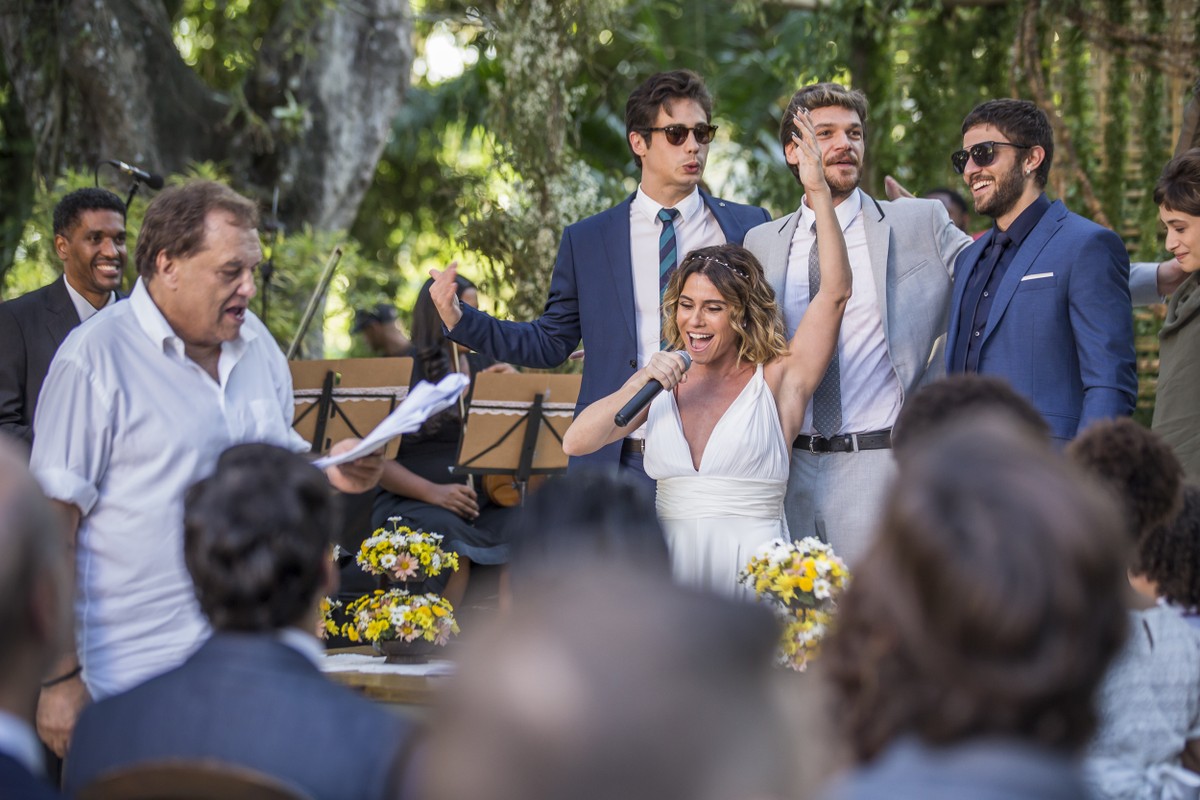 Assistir A Novela Segundo Sol Gshow Elenco E Equipe Se Divertem Nos Bastidores Das Cenas Finais De