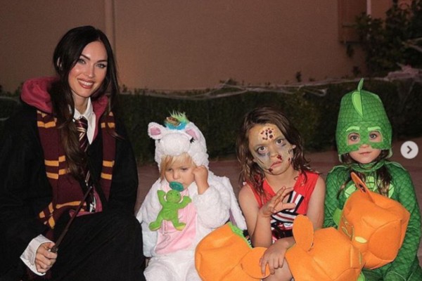 Megan Fox e os filhos  (Foto: Instagram)