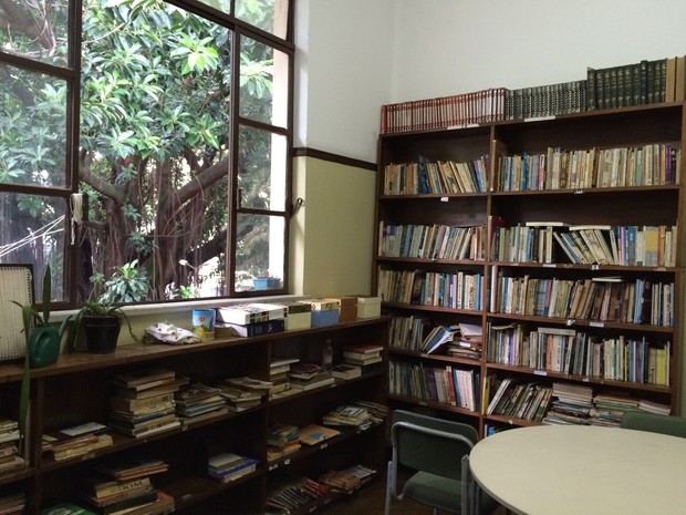 Biblioteca da escola Fernão Dias ficaria fechada na maior parte do tempo, com acesso restrito, segundo estudantes (Foto: Vivian Reis/G1)
