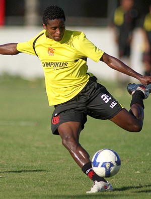 Campeão brasileiro pelo Fla em 2009, Maxwell, ex-Jorbison, é da Desportiva