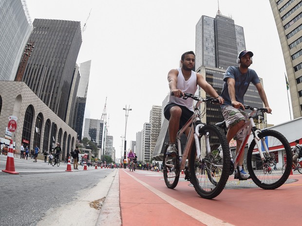 Ciclistas no primeiro dia oficial de abertura da Paulista (Foto: Flávio Moraes/G1)