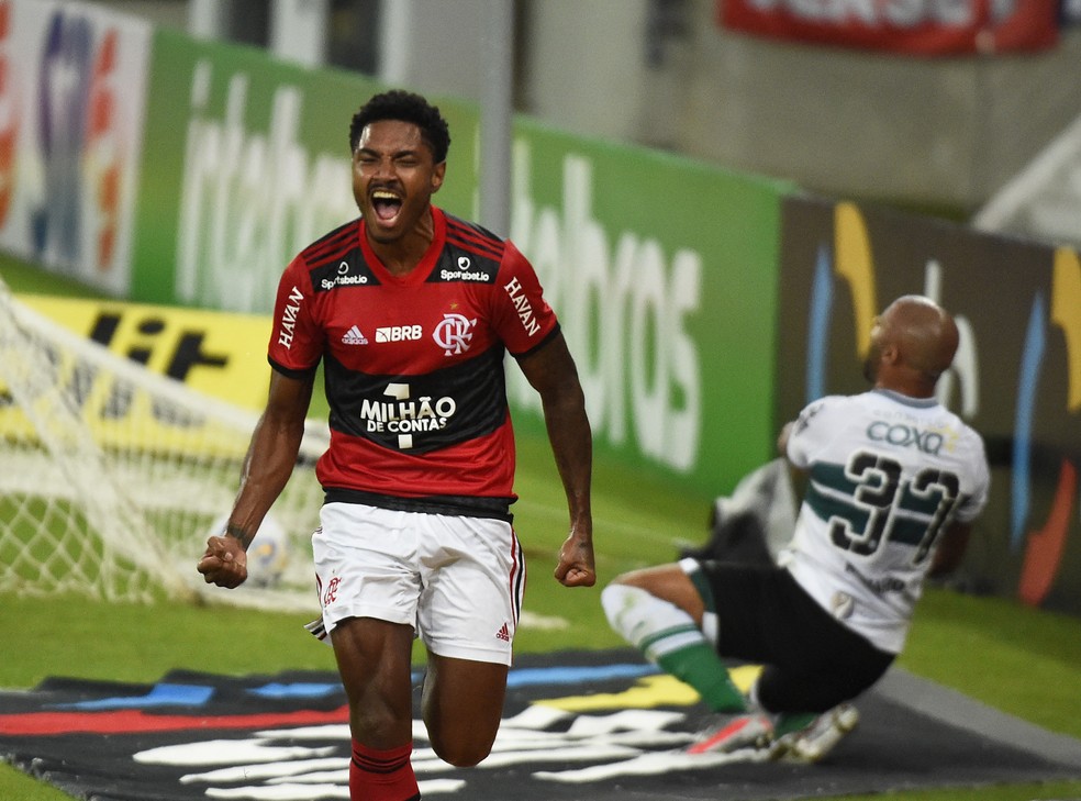 Vitinho marcou sete gols e deu oito assist&ecirc;ncias em 2021 &mdash; Foto: Andr&eacute; Dur&atilde;o / ge