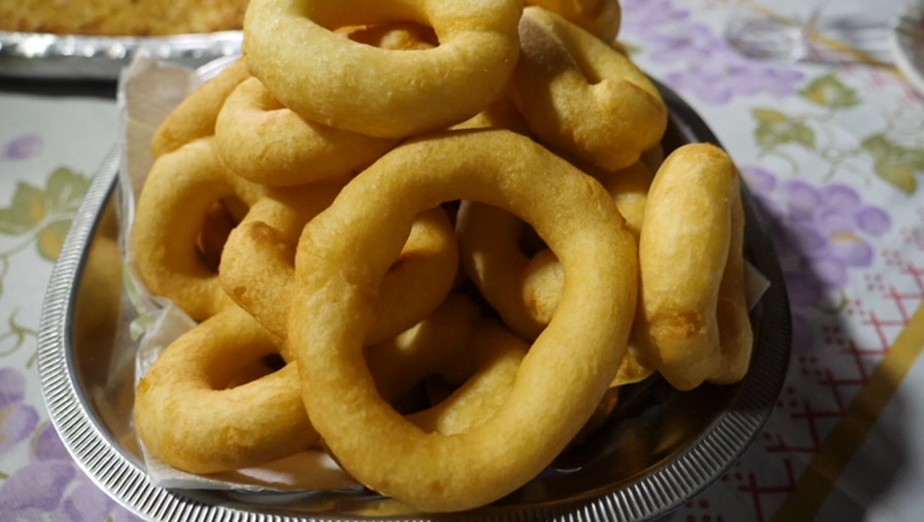 Aprenda a fazer rosquinhas salgadas de mandioca 