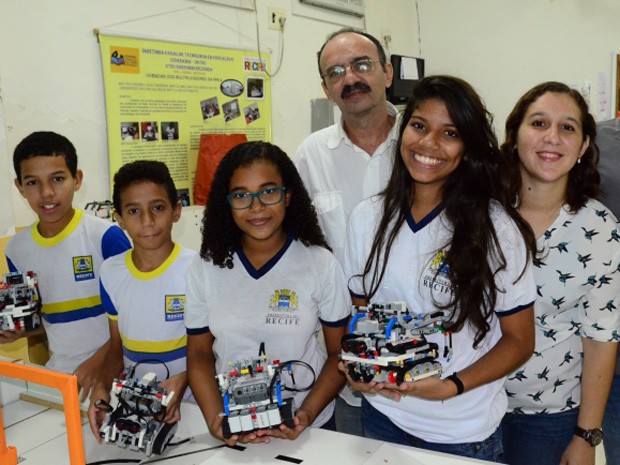 Alunos de Recife representarão o Brasil em campeonato de robótica (Foto: Carlos Augusto/PCR)