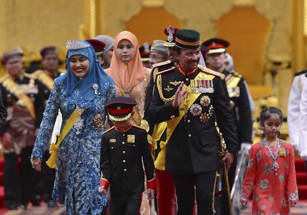 Hassanal Bolkiah é sultão de Brunei há 55 anos, sendo o monarca há mais tempo no governo no mundo — Foto: Reprodução