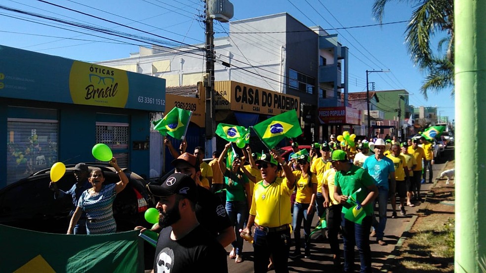 Paraíso do Tocantins, 8h: Grupo fez caminhada em apoio ao governo em Paraíso do Tocantins — Foto: Divulgação