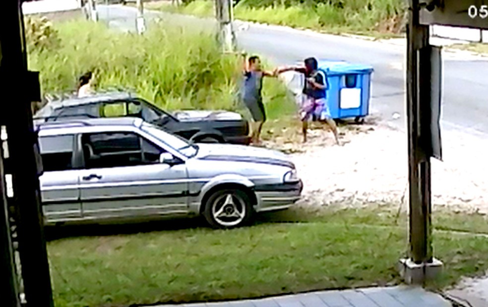 Funileiro recebeu vários golpes no rosto e na cabeça em Ilha Comprida, SP (Foto: G1 Santos)