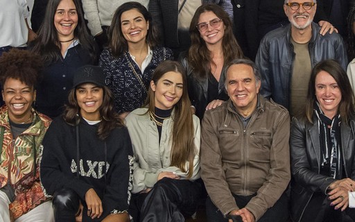 Jade Picon posa com elenco de 'Travessia', próxima novela das 9 da Globo