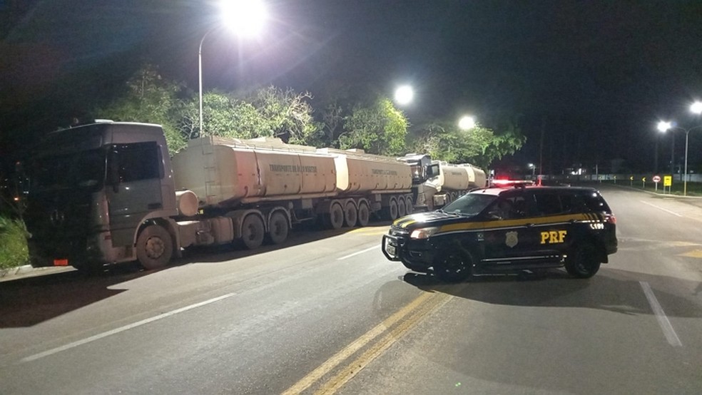 Carretas apreendidas pela PRF — Foto: Polícia Rodoviária Federal/Divulgação