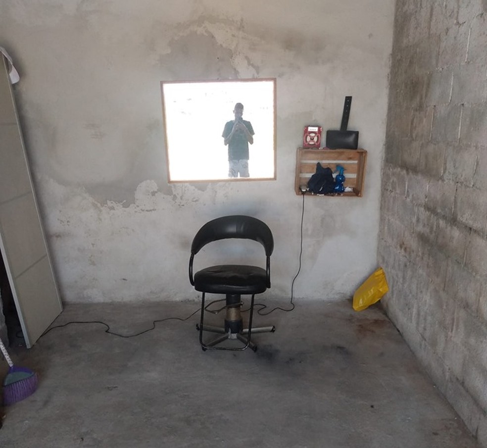 Jovem Tem Apoio De Internautas Apos Improvisar Barbearia Na Garagem De Casa Em Jacarei Vale Do Paraiba E Regiao G1 Esse vídeo é direcionado para. improvisar barbearia na garagem