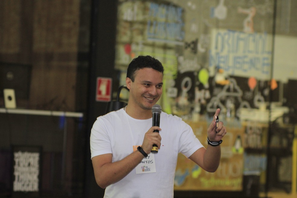 Doutorando em Ciência da Computação na área de Processamento de Linguagem Natural pelo ICMC, Roney Lira — Foto: Fabio Rodrigues/G1